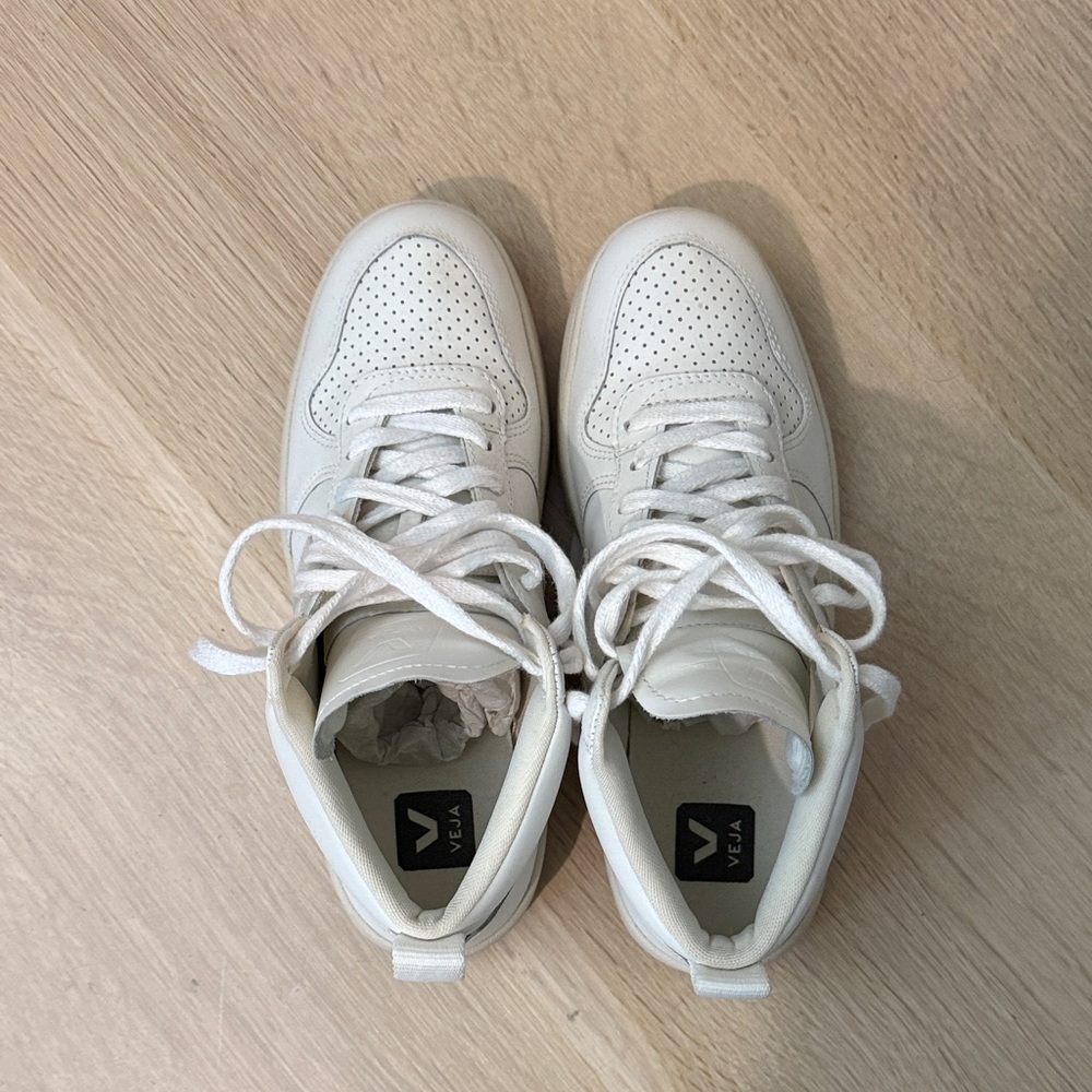LIKE NEW Veja V-15 Mid Top Sneakers - Size 8 US / 39 EUR